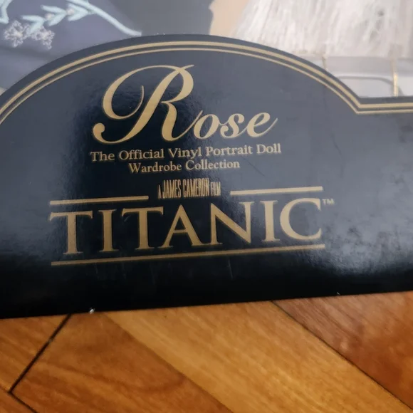 Franklin Mint Rose From Titanic Official Wardrobe Collection - Picture 2 of 5